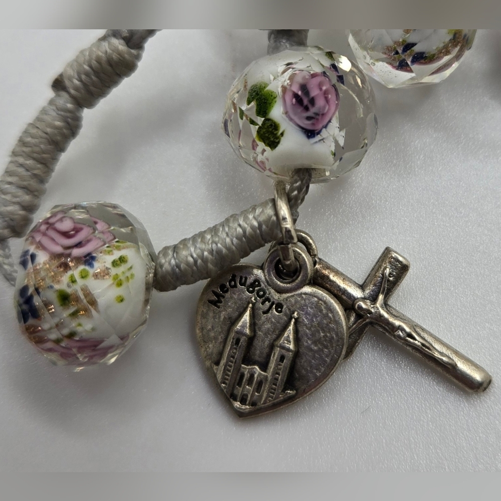 ✝️ 🌼 Medugorje Glass Bracelet Faceted Wedding Cake Beads w/14k Gold Dust Swirls - Picture 2 of 5